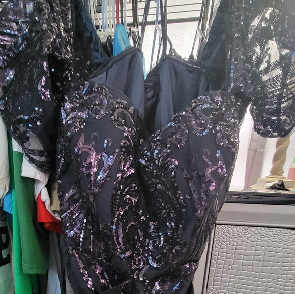 Dress - Picture 1 of 4